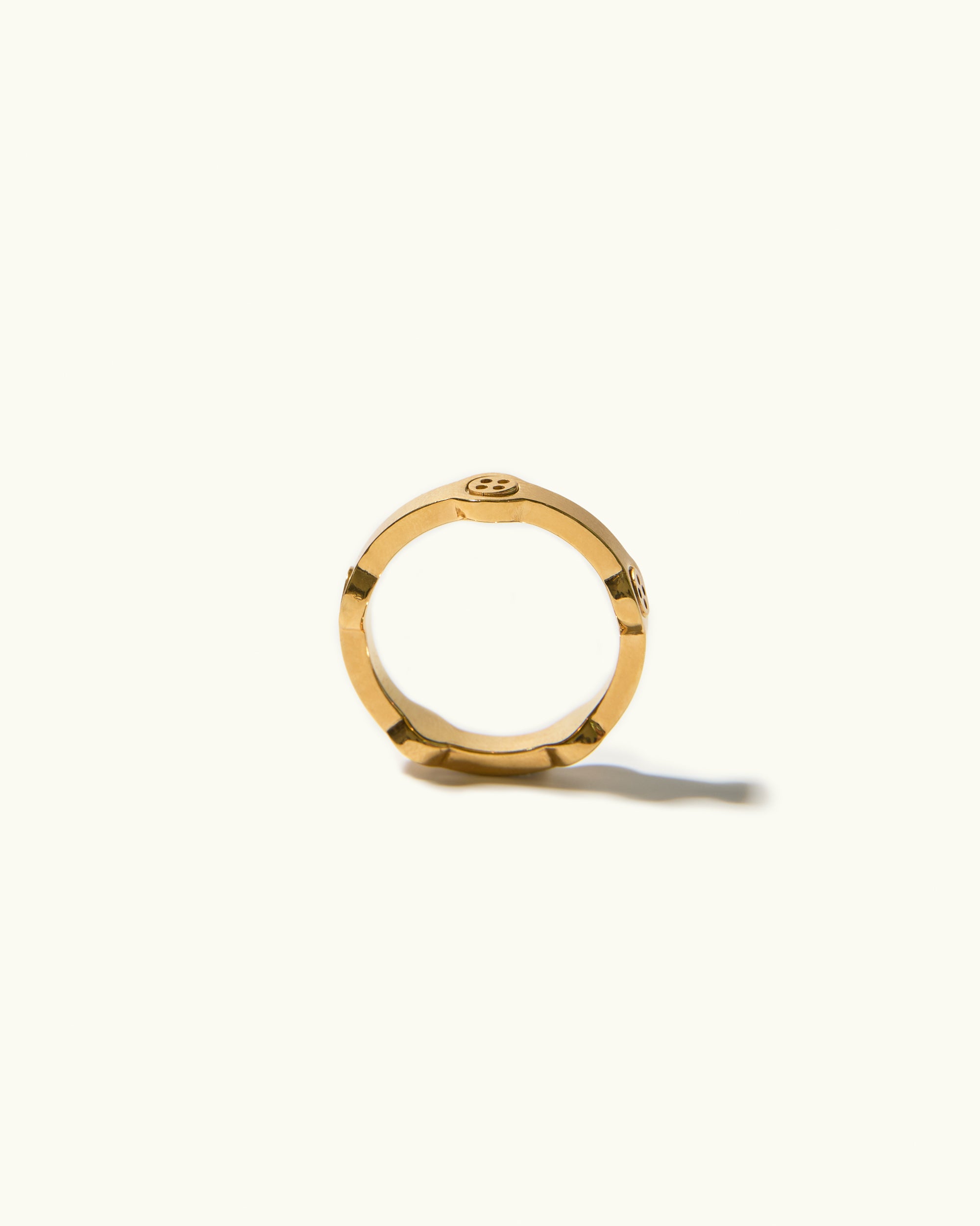 Button Ring